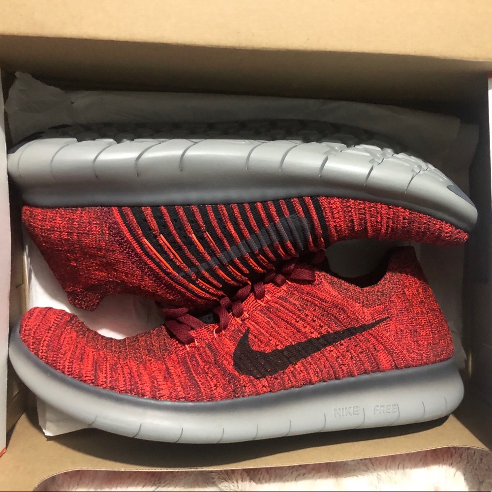 NIKE Flyknit